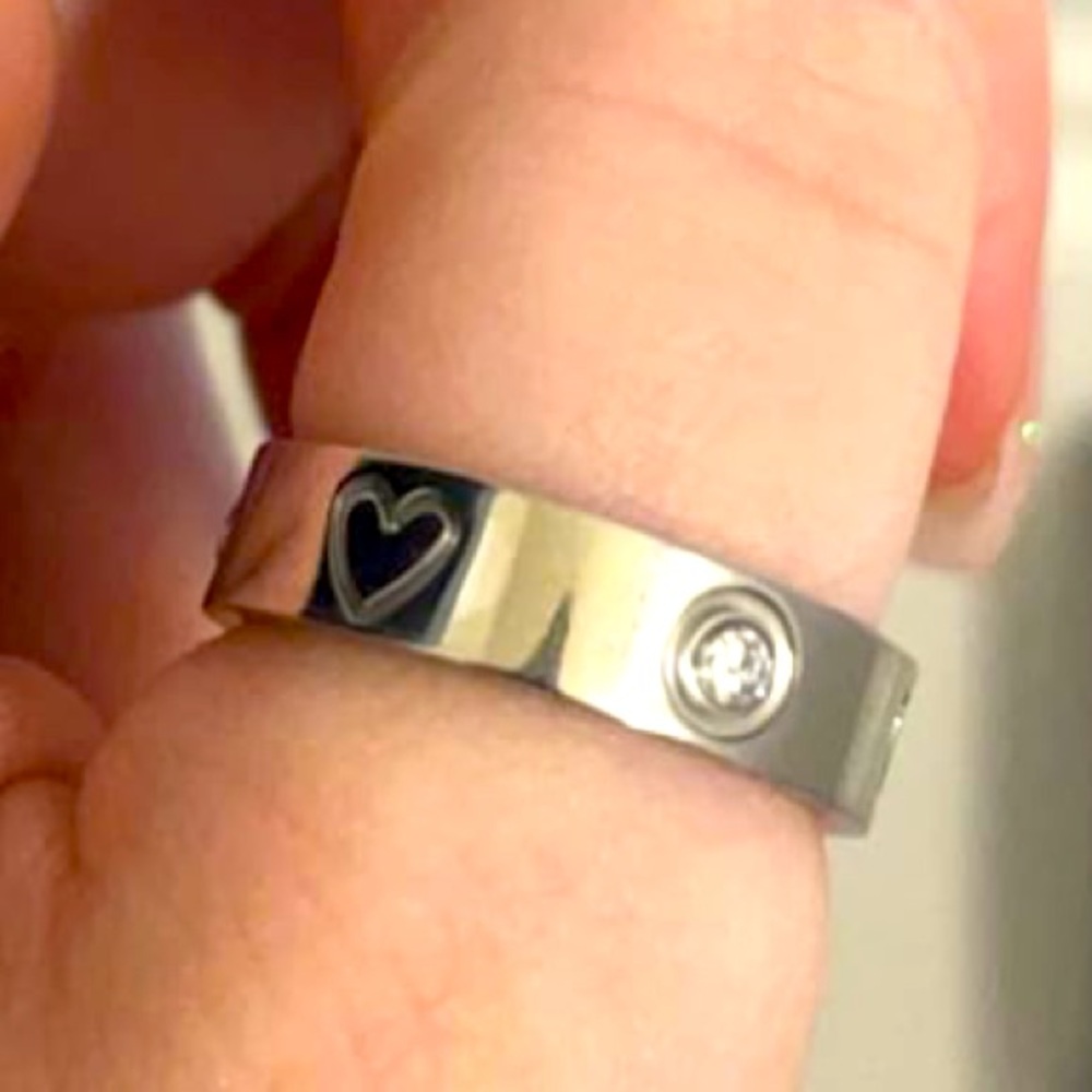 NEW Silver Heart Design Cubic Zirconia Love Ring